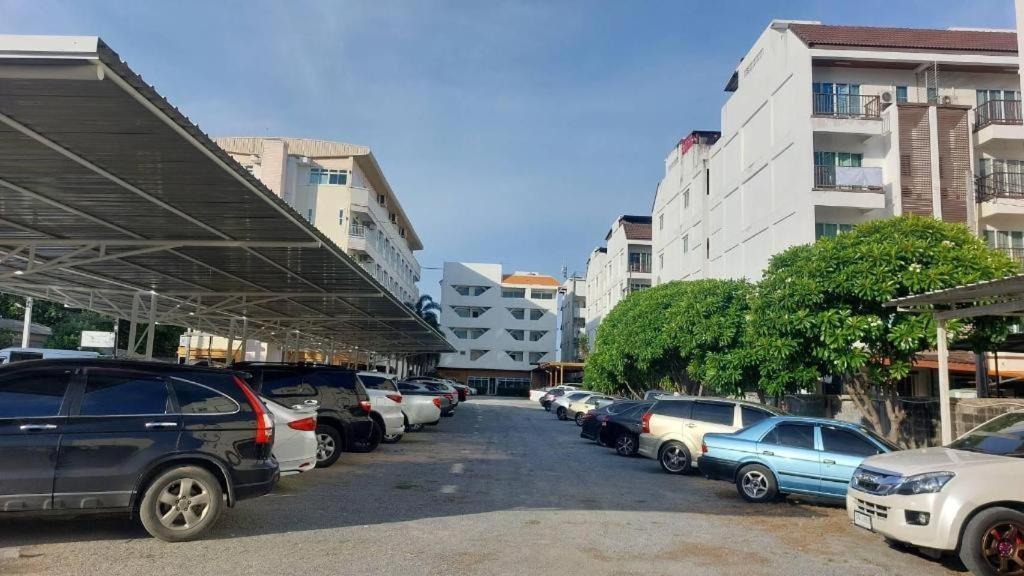 Nana Chat Bangsaen Hotel Si Racha Exterior foto