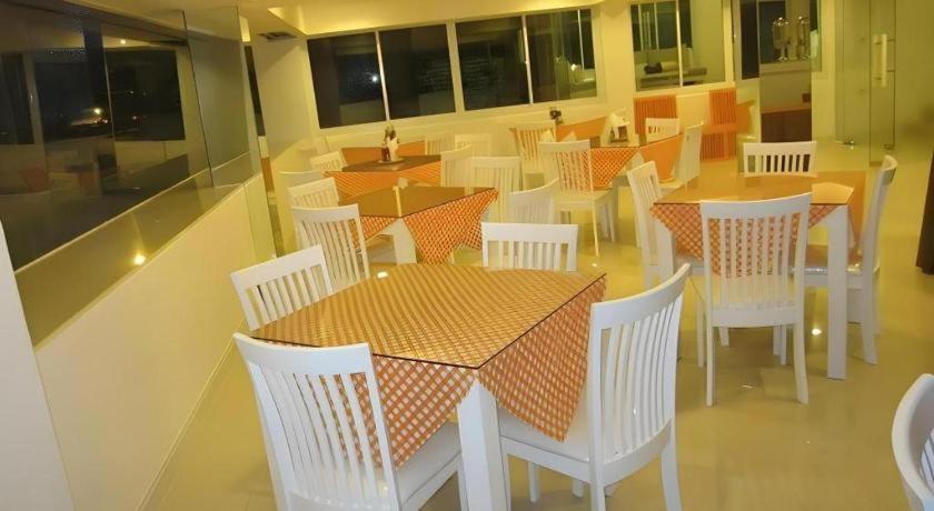 Nana Chat Bangsaen Hotel Si Racha Exterior foto