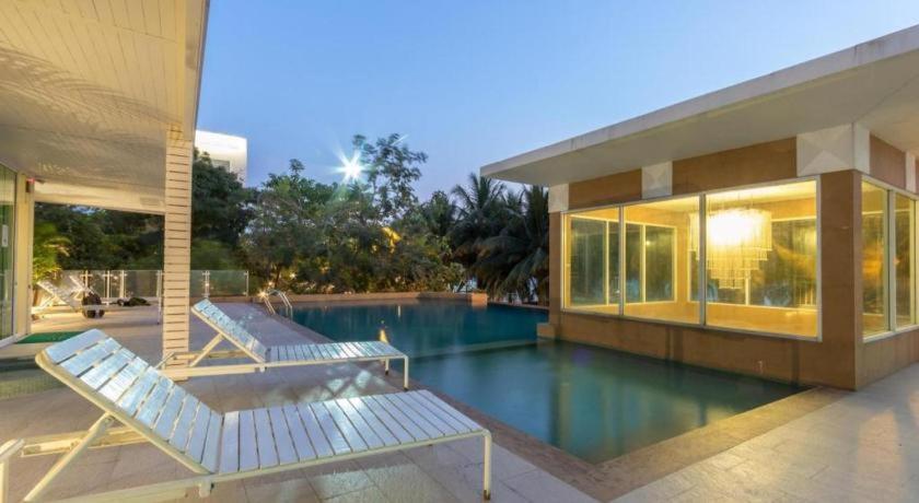 Nana Chat Bangsaen Hotel Si Racha Exterior foto